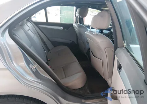 2008 Mercedes-Benz C 300 Sport из США, поврежденный, VIN WDDGF54X88F050757